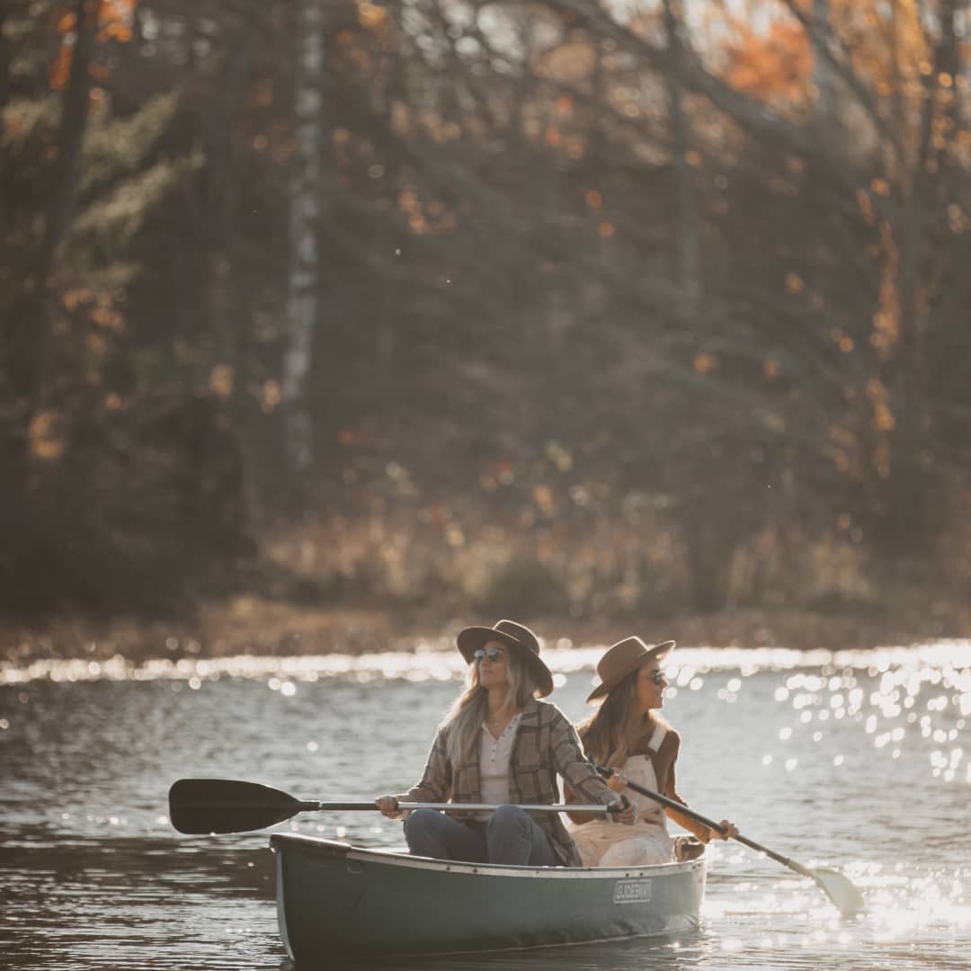 Amanda and Taryn in a canoe on the water